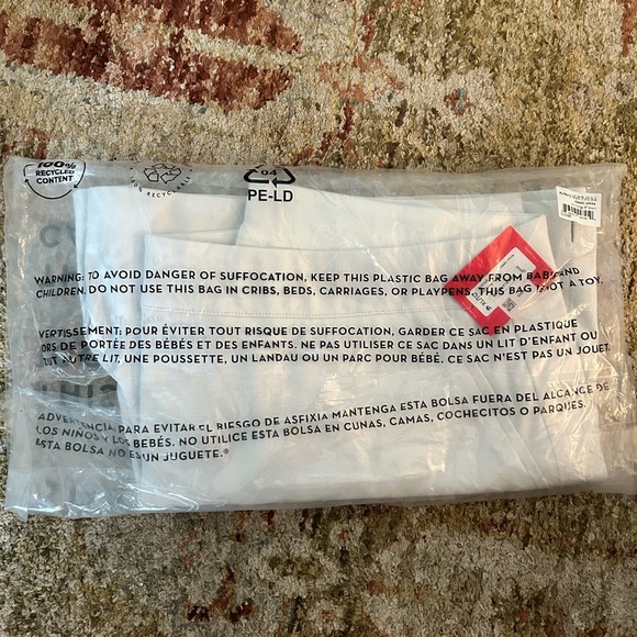 Brand New- Spanx On the Go 4” Shorts White Silver Lining Technology- Size XL - Picture 6 of 6